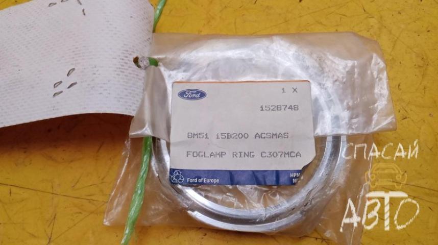 Ford Focus II Решетка в бампер