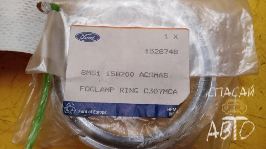 Ford Focus II Решетка в бампер