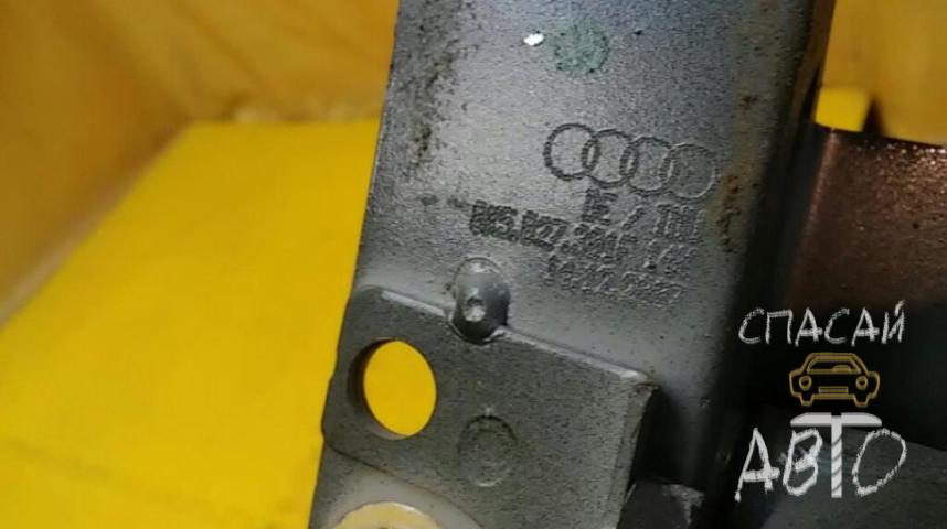 Audi A4 (B8) Петля багажника