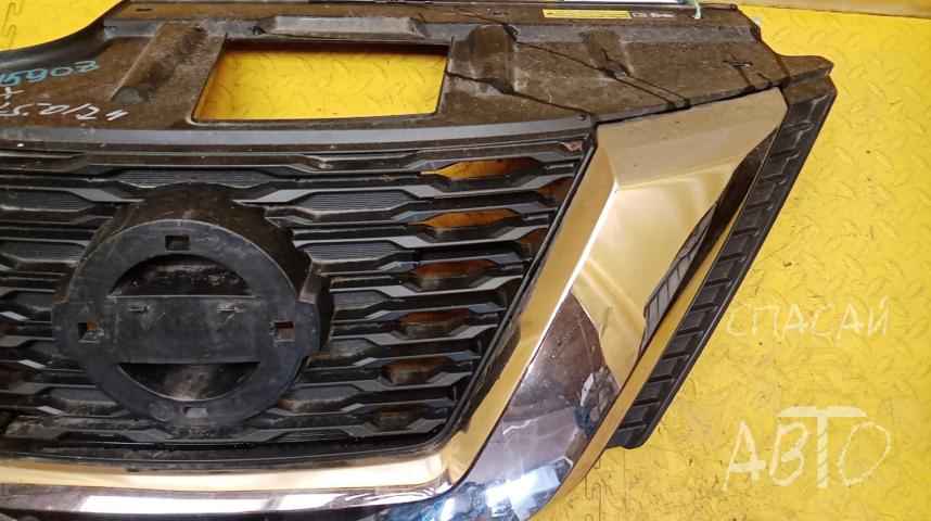 Nissan X-Trail (T32) Решетка радиатора