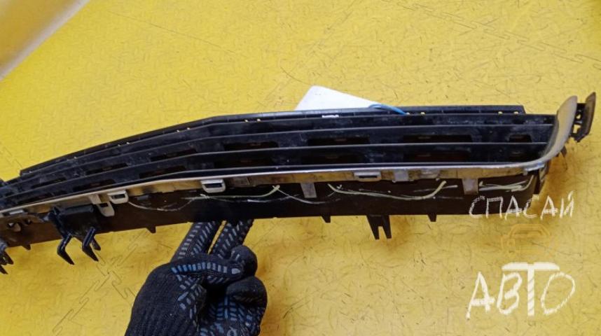 Opel Astra H / Family Решетка в бампер
