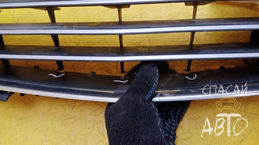 Opel Astra H / Family Решетка в бампер