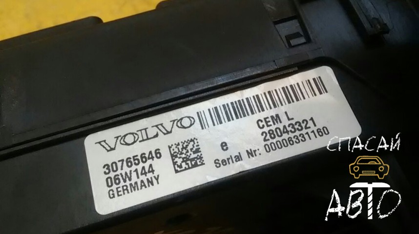 Volvo XC70 Cross Country Блок предохранителей - OEM 30765646