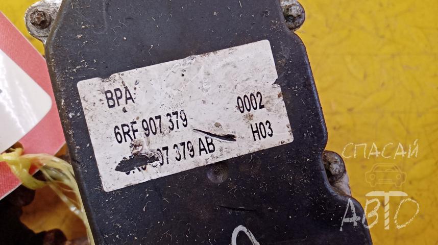Volkswagen Polo (Sed RUS) Блок ABS (насос)