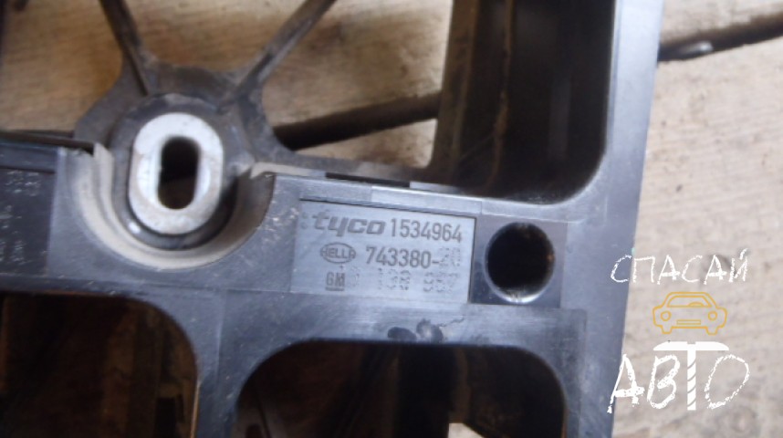 Opel Astra H / Family Крепление АКБ (корпус, крышка, подставка) - OEM 13110827