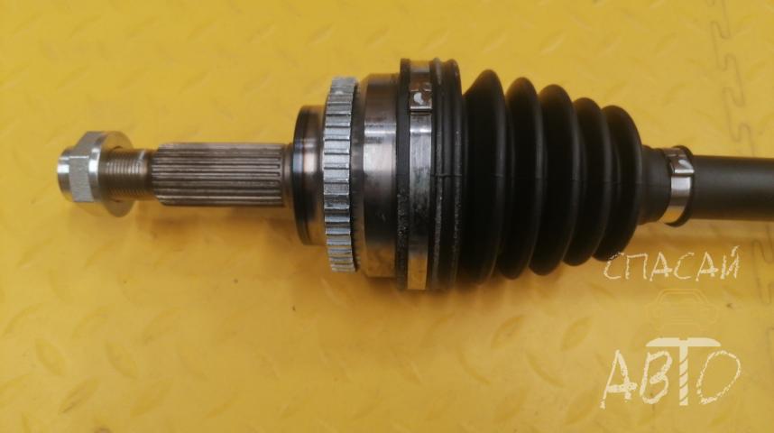 Toyota Avensis II Полуось передняя (привод)