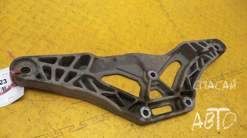 Audi A6 (C4) Кронштейн КПП