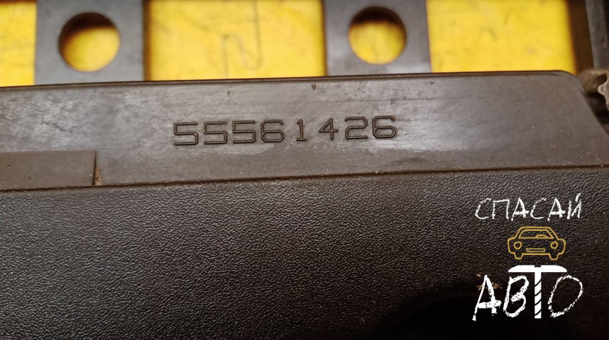 Opel Astra J Крышка двигателя - OEM 55561426