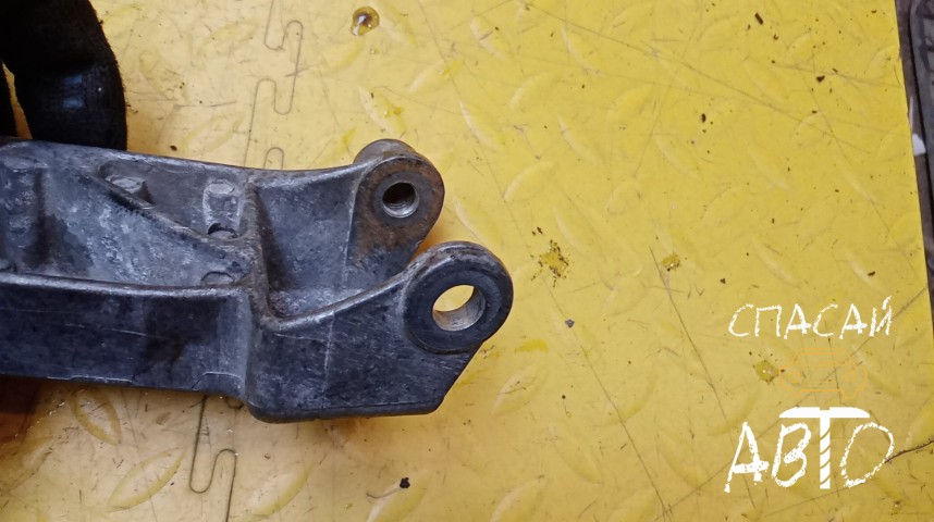 Opel Vectra B Кронштейн двигателя - OEM 90495450