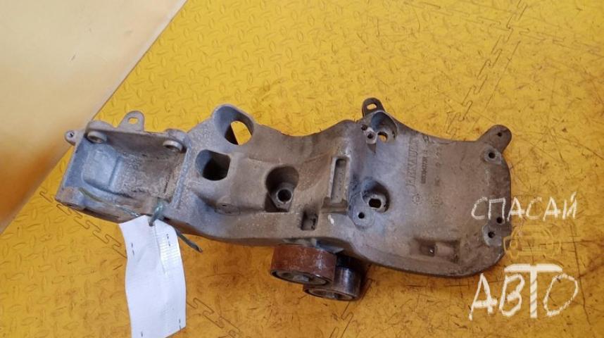 Nissan Almera (G15) Кронштейн генератора