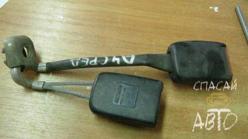 Audi A4 (B5) Ответная часть ремня безопасности