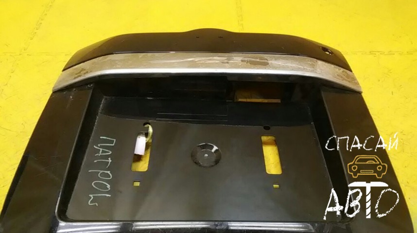 Nissan Patrol V (Y61) Накладка двери багажника - OEM 90810VD200
