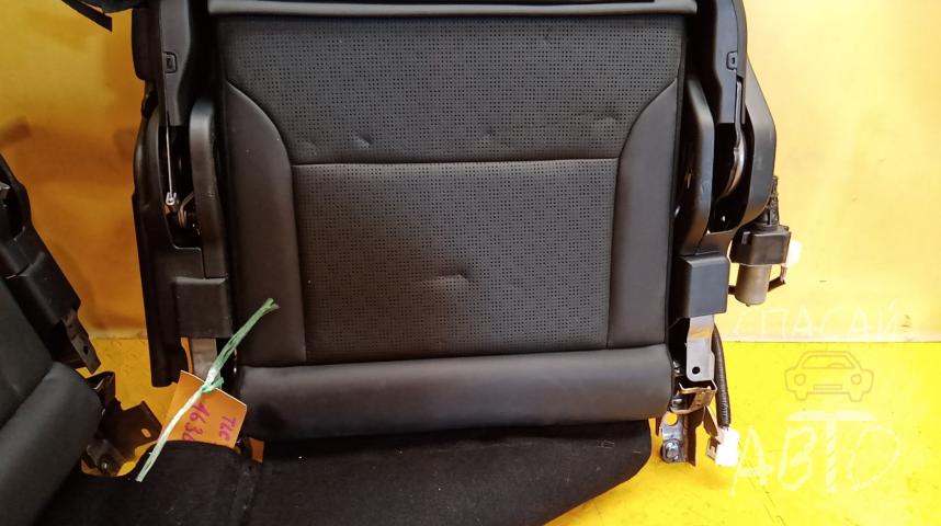 Toyota Land Cruiser (300) Сиденья (комплект)