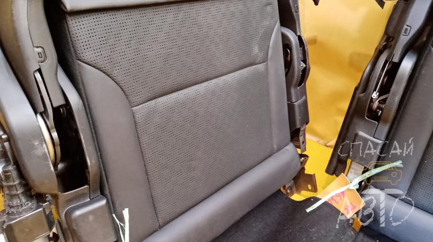 Toyota Land Cruiser (300) Сиденья (комплект)