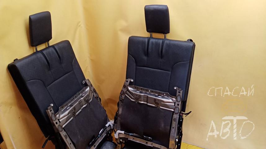 Toyota Land Cruiser (300) Сиденья (комплект)