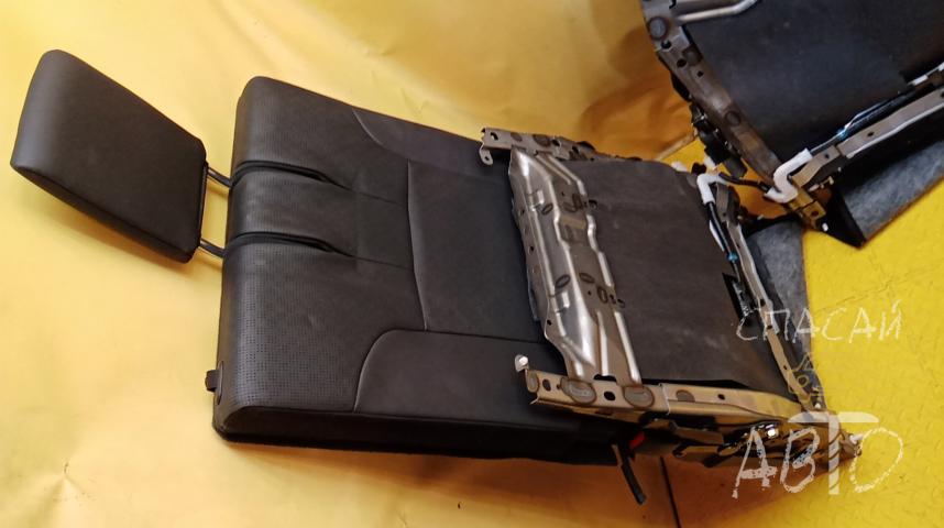 Toyota Land Cruiser (300) Сиденья (комплект)