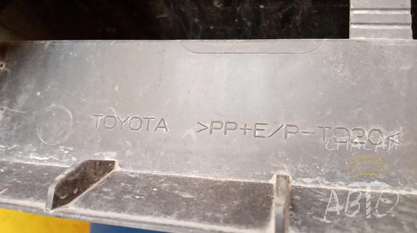 Toyota Land Cruiser (300) Наполнитель переднего бампера