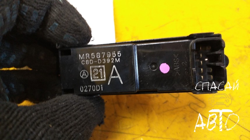 Mitsubishi L200 (KB) Кнопка стеклоподъемника - OEM MR587955