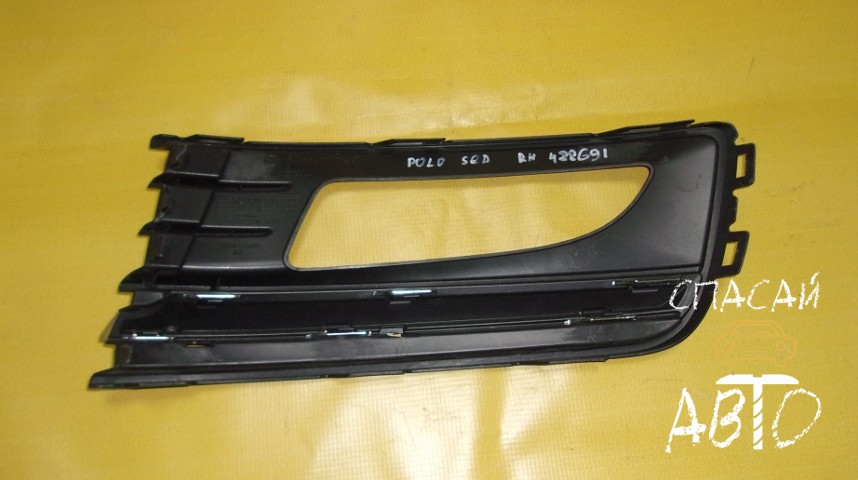 Volkswagen Polo (Sed RUS) Решетка в бампер - OEM 6RU853666F