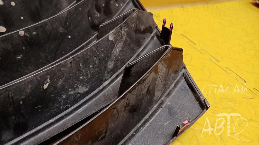 Suzuki SX4 II Решетка радиатора