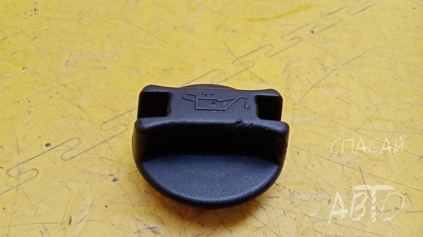 Nissan Primera P12E Крышка маслозаливной горловины