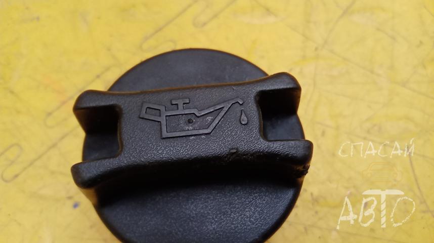 Nissan Primera P12E Крышка маслозаливной горловины