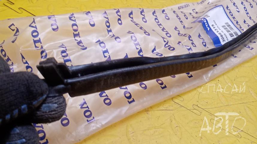 Volvo S40 Уплотнитель (внутри)