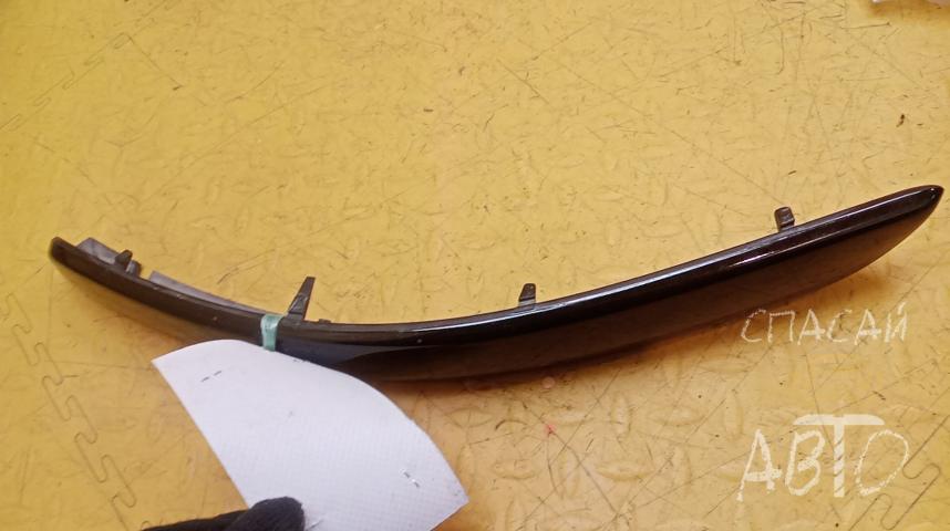 Nissan Tiida (C11) Молдинг переднего бампера