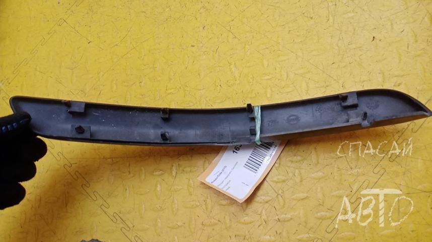 Nissan Tiida (C11) Молдинг переднего бампера