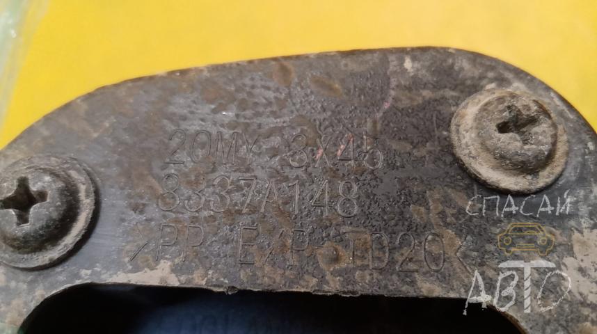 Mitsubishi ASX Кронштейн фары