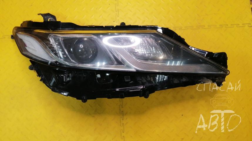 Toyota Camry V70 Фара правая