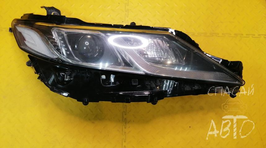 Toyota Camry V70 Фара правая