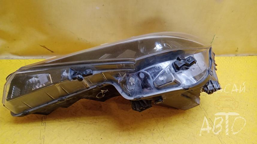 Hyundai Elantra Фара левая