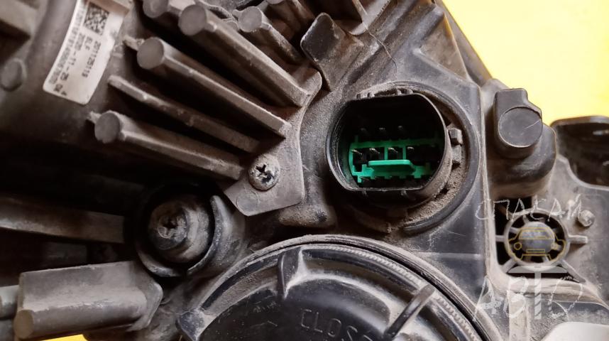 Hyundai Elantra Фара левая