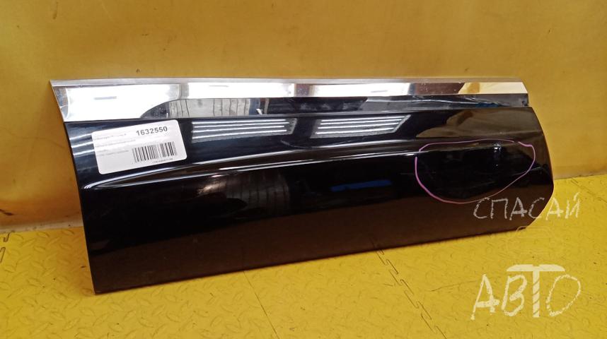 Volkswagen Touareg II Накладка двери задней правой