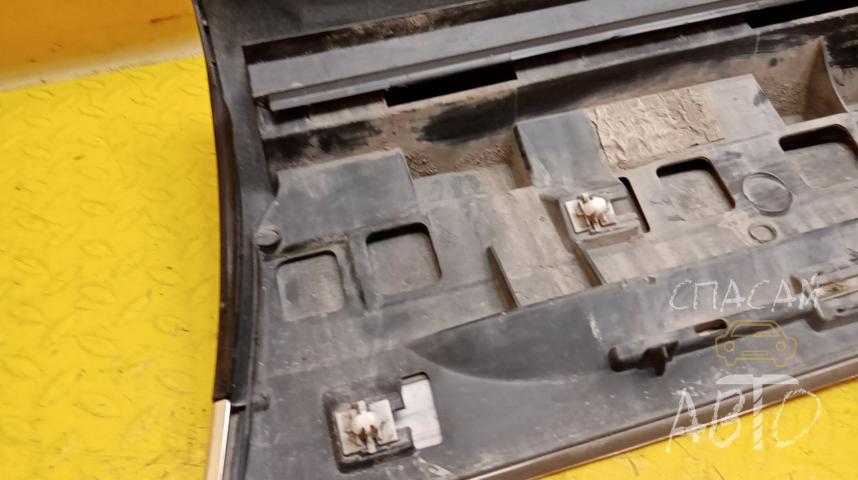 Volkswagen Touareg II Накладка двери задней правой