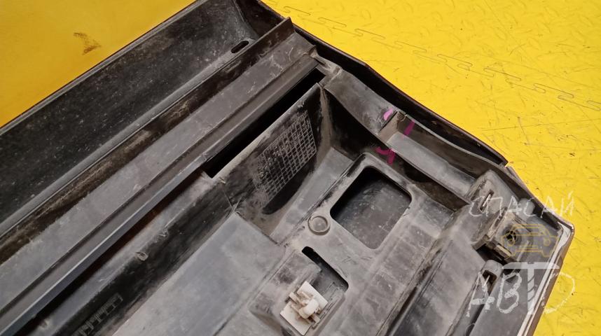 Volkswagen Touareg II Накладка двери задней правой