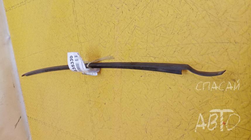 Volkswagen Passat (B5) Молдинг лобового стекла