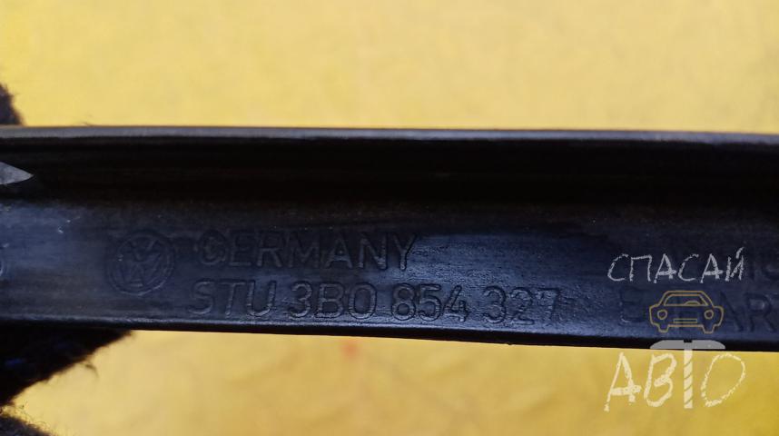 Volkswagen Passat (B5) Молдинг лобового стекла