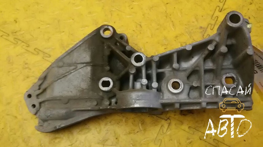 Renault Fluence Кронштейн генератора - OEM 8200669494