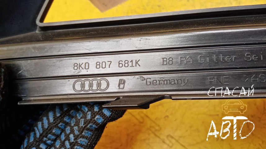 Audi A4 (B8) Решетка в бампер - OEM 8K0807681K