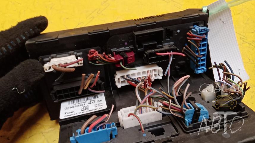 Mercedes-Benz W211 E-klasse Блок предохранителей