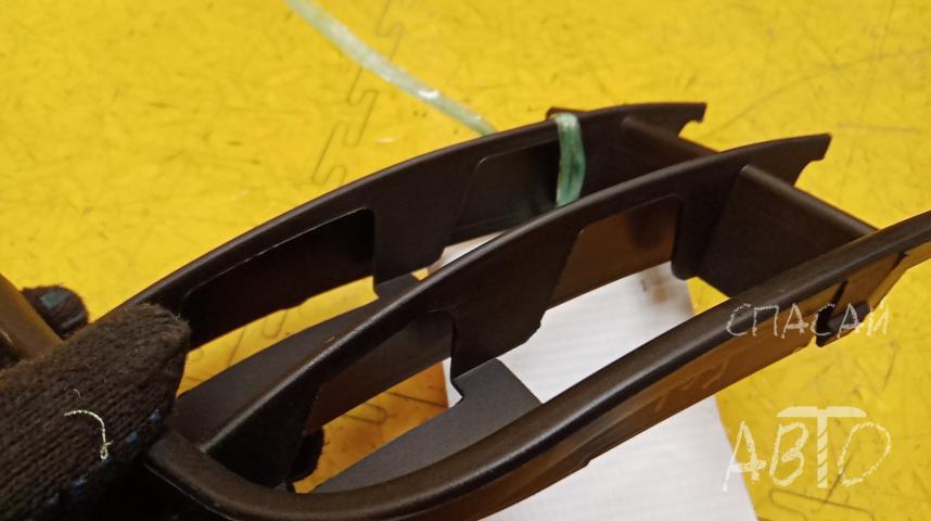 Skoda Fabia II Решетка в бампер