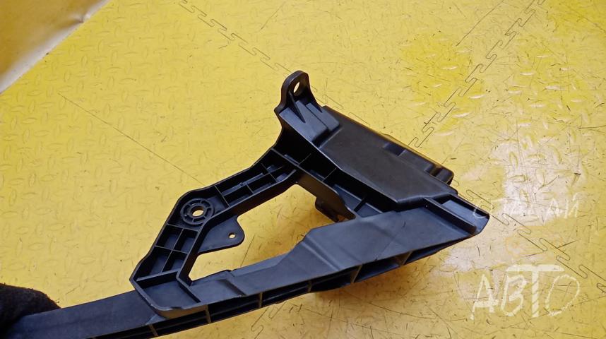 Honda CR-V IV Кронштейн переднего бампера