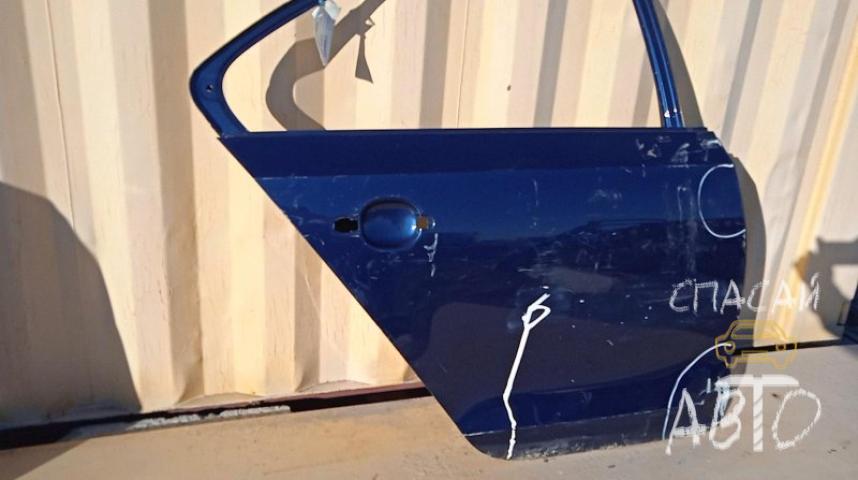 Volkswagen Jetta Дверь задняя правая