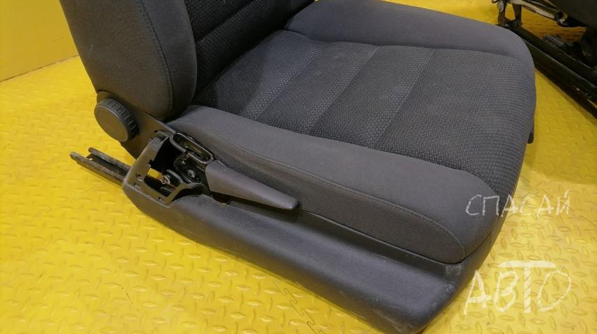 Volkswagen Touareg I Сиденья (комплект)