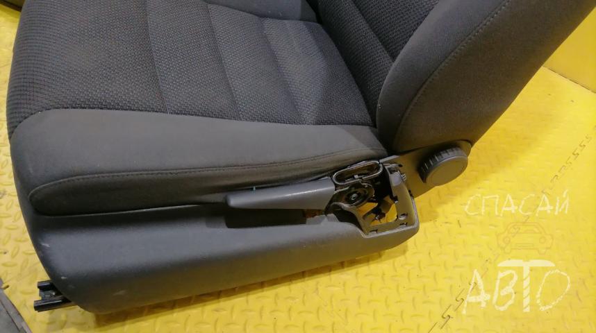 Volkswagen Touareg I Сиденья (комплект)