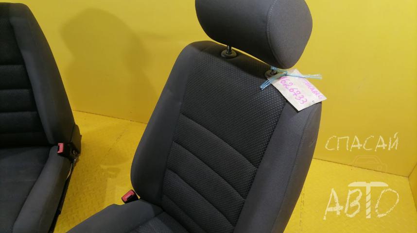 Volkswagen Touareg I Сиденья (комплект)