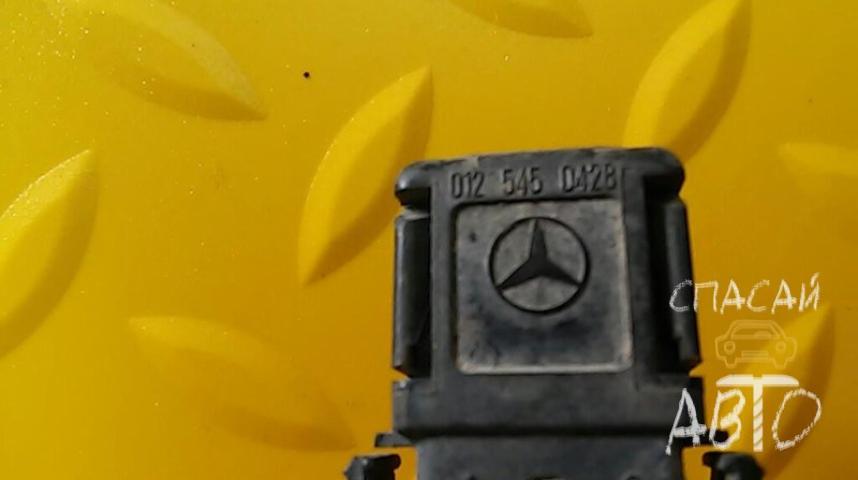 Mercedes-Benz W124 Датчик включения стопсигнала