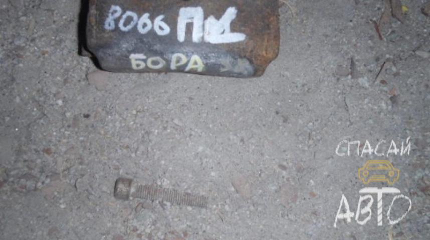 Volkswagen Golf 4 Bora Суппорт передний